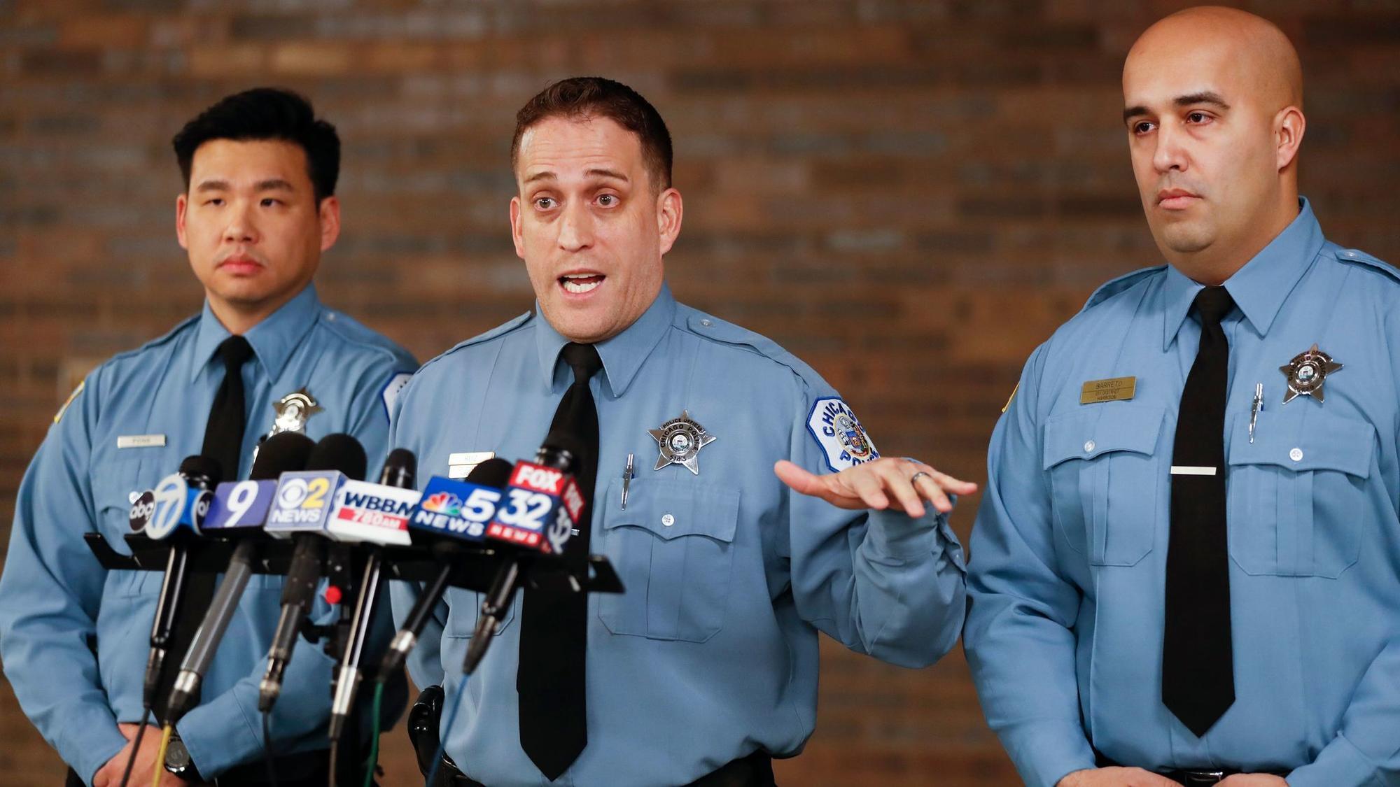 Chicago police officers rush into burning home: 'I could ...