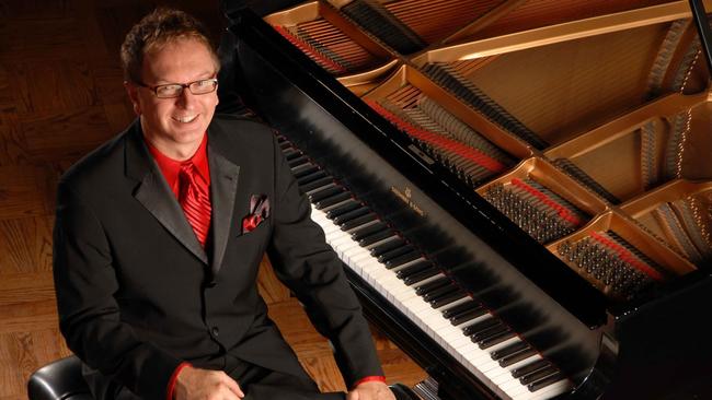 Pianist Kevin Cole joins the Virginia Symphony Orchestra for an homage to George Gershwin in March 2019.