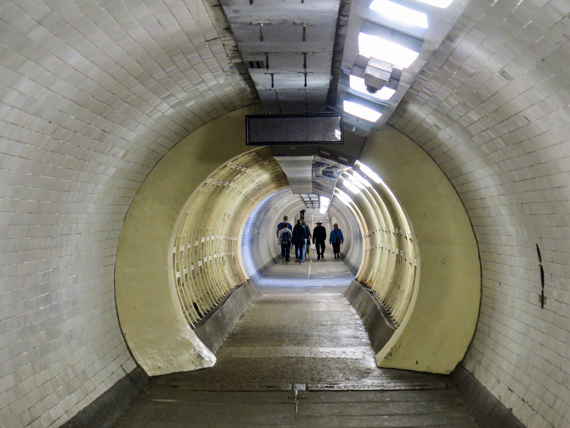 london bridge tunnel tour
