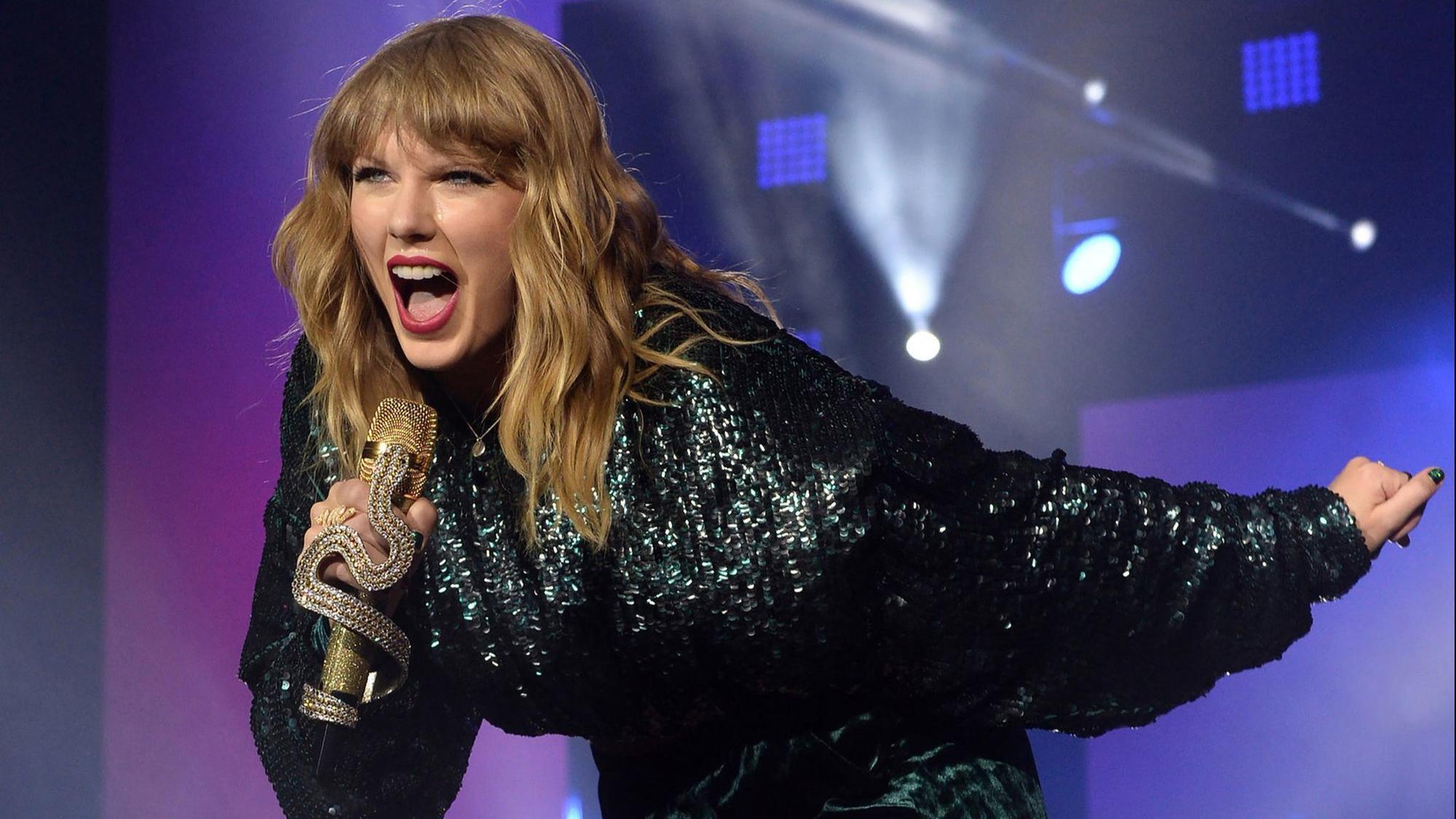 Taylor Swift ignites Twitterverse with new version of Earth, Wind ...