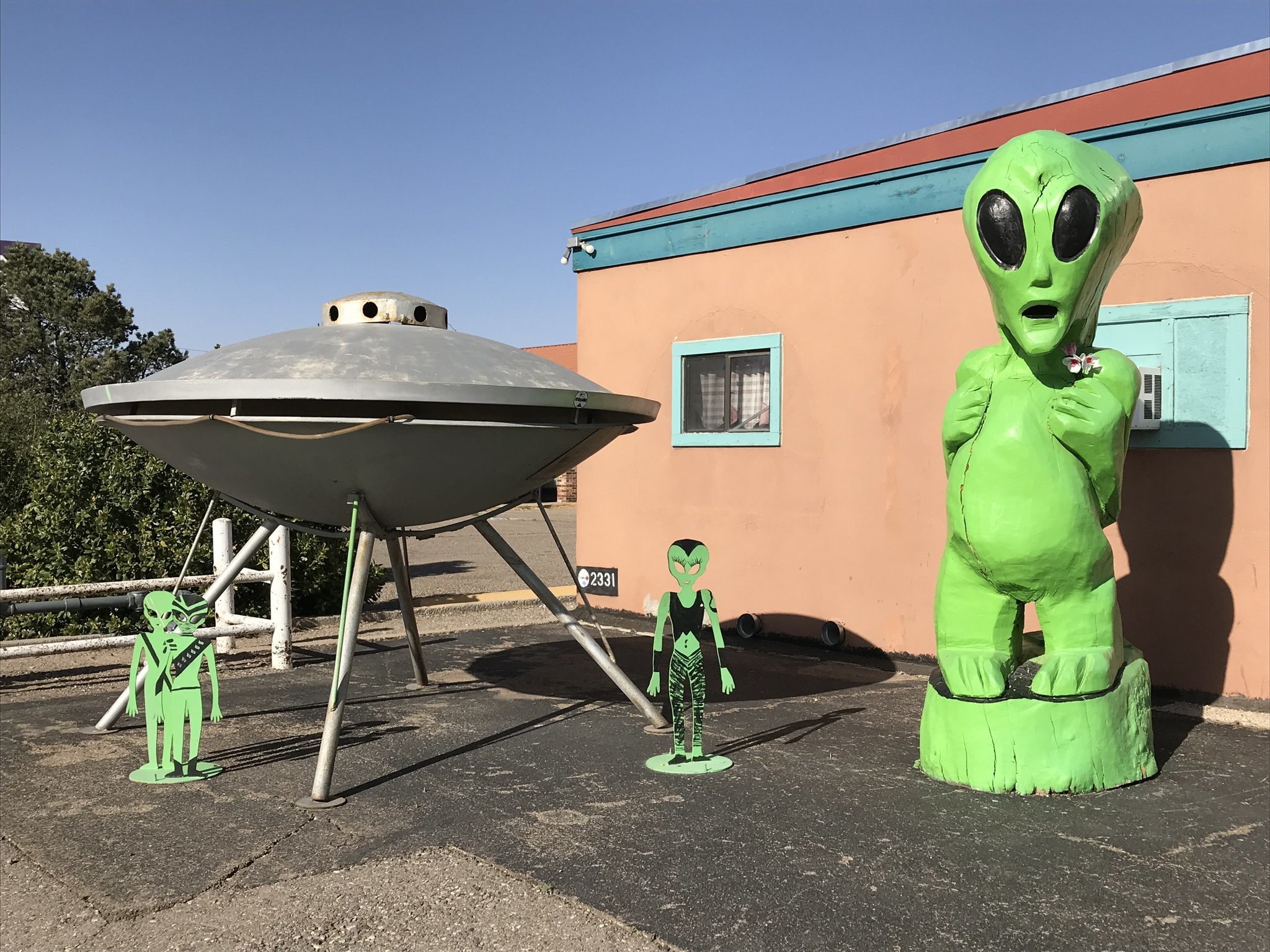 Aliens large and small populate Roswell, N.M.