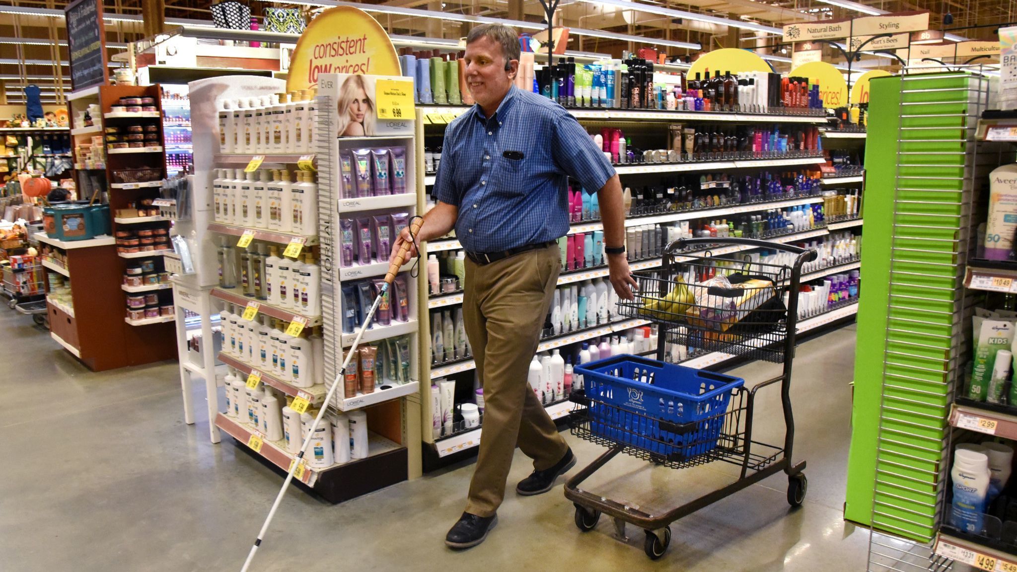 Columbia, MD - 08/28/18 -- Paul Schroeder, 55, of Silver Spring, who is blind, demonstrates how he s