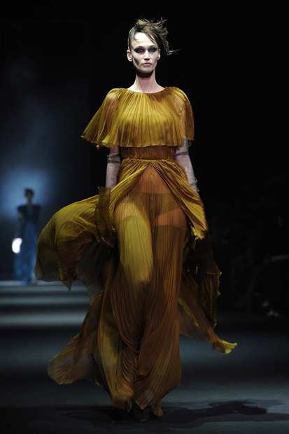 Paris Fashion Week: John Galliano fall-winter 2012 - LA Times